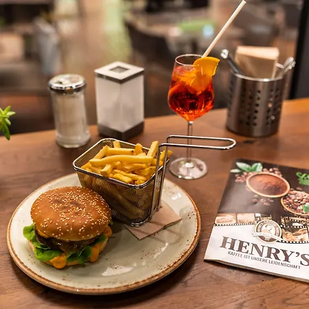 Henriettas Sleeping ホステル *