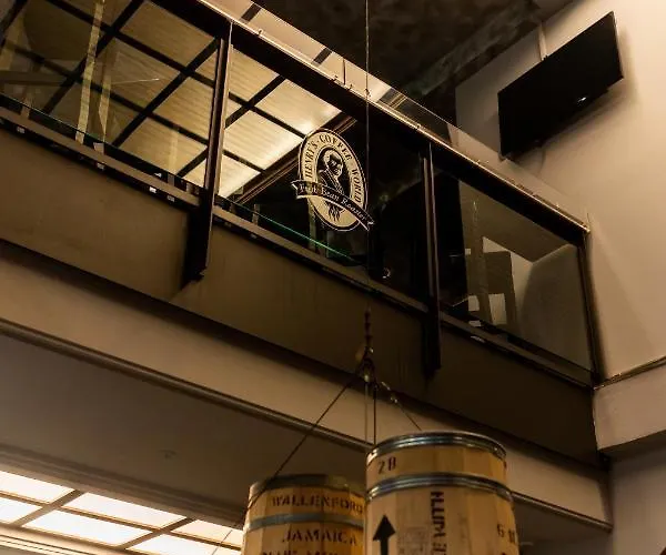 Henriettas Sleeping بيت شباب