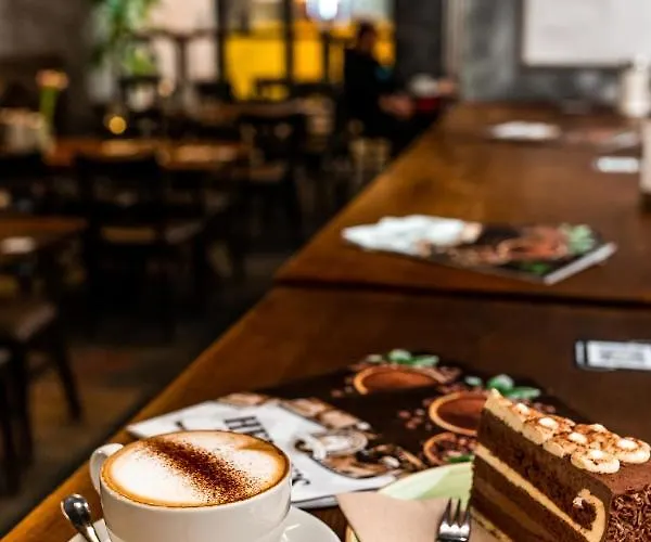 Henriettas Sleeping بيت شباب *