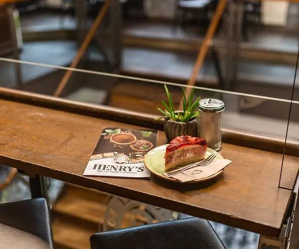 Henriettas Sleeping بيت شباب