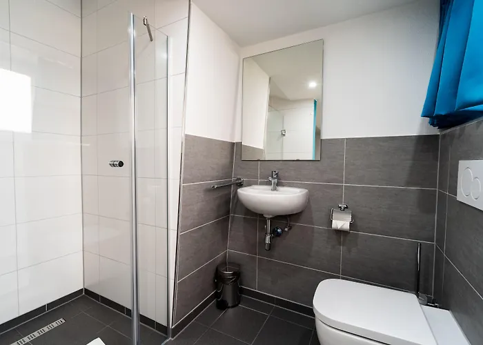 Henriettas Sleeping بيت شباب