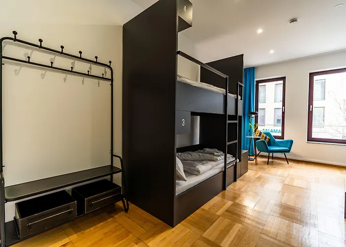 Henriettas Sleeping بيت شباب