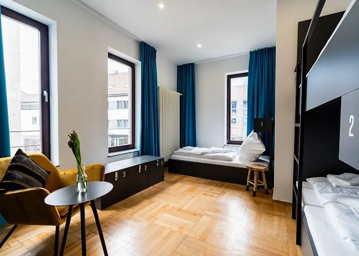 Henriettas Sleeping بيت شباب